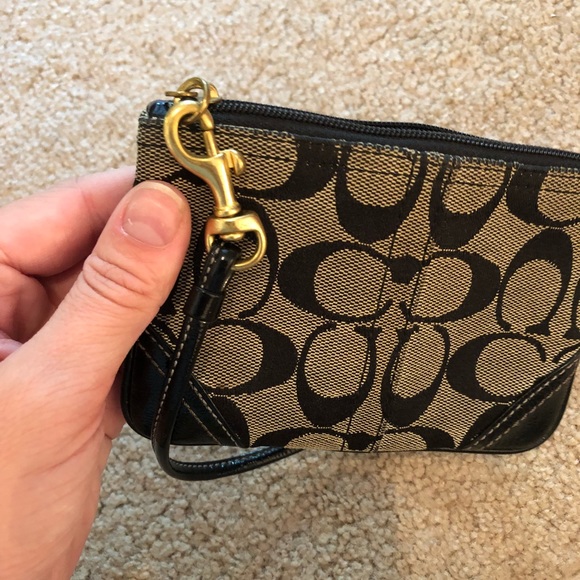 COACH Wristlet - Picture 4 of 6